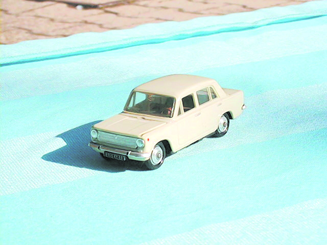 FIAT 124 in scala 1:43