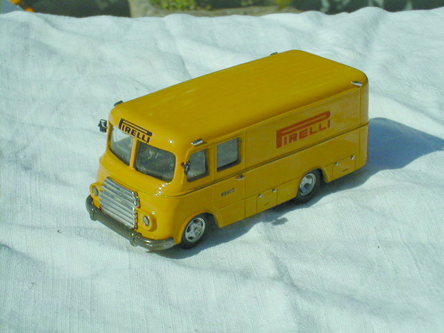 CAMION 1:43 scale
