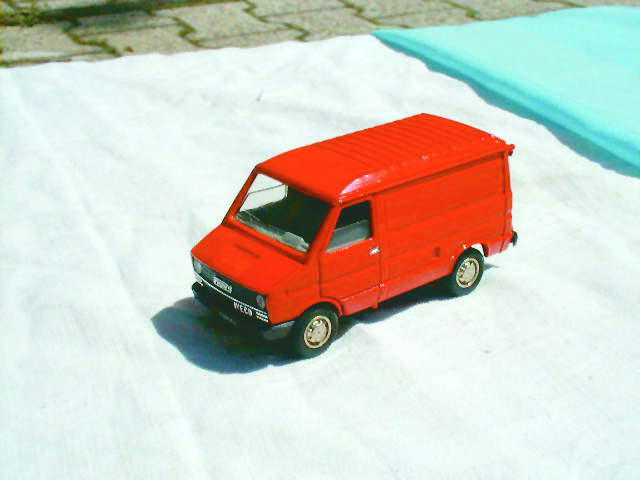 IVECO DAILY in scala 1:43