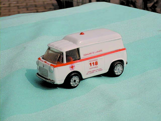 FIAT AMBULANZE 1:43 scale