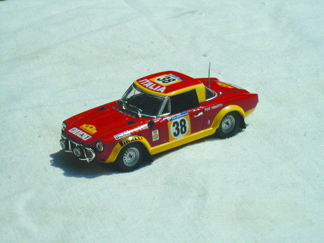 FIAT 124 CABRIO 1:43 scale