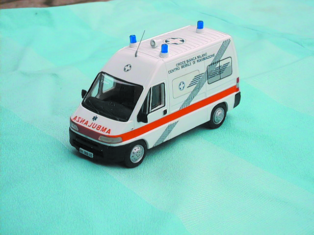 FIAT AMBULANZE in scala 1:43