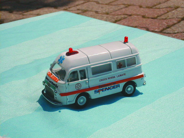 FIAT AMBULANZE 1:43 scale