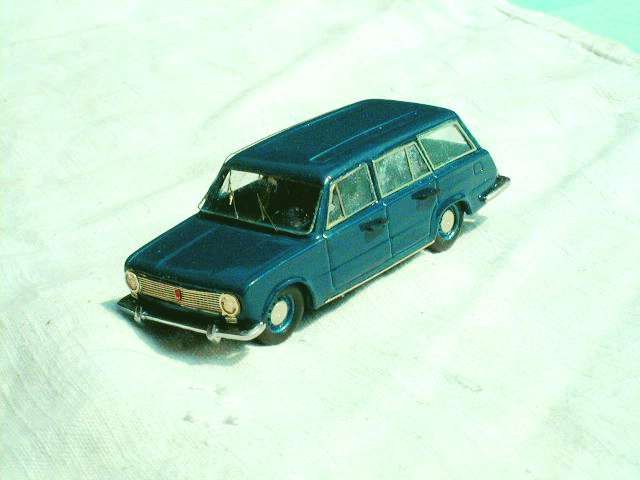 SEAT 124 FAMILIARE 1:43 scale