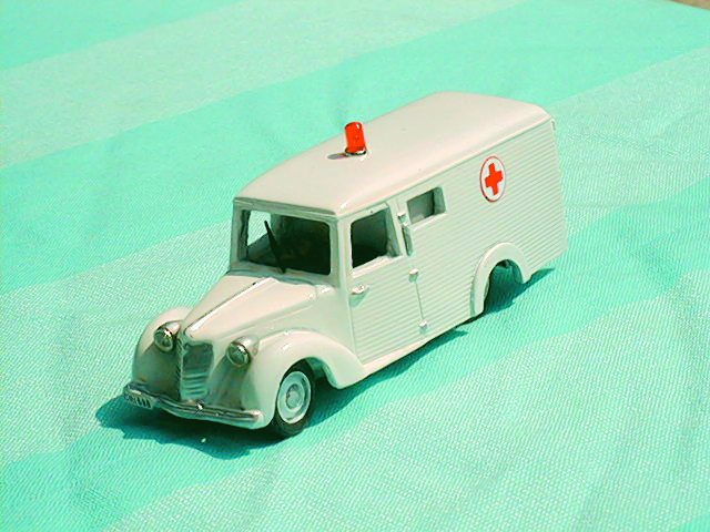 FIAT AMBULANZE 1:43 scale