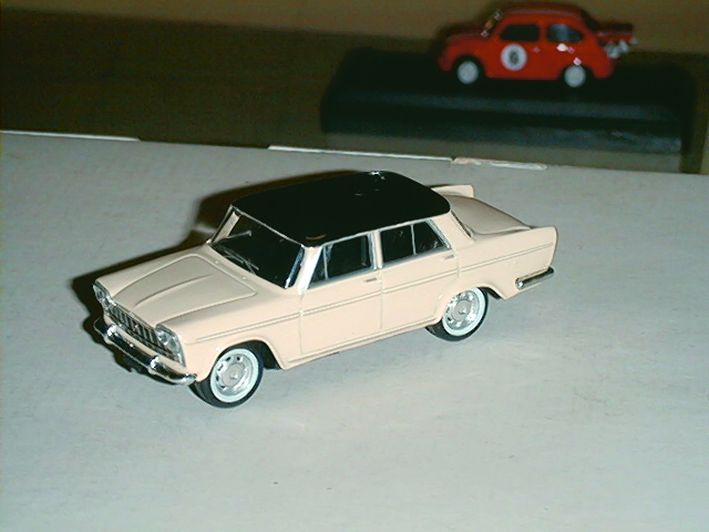 FIAT 2300 1:43 scale