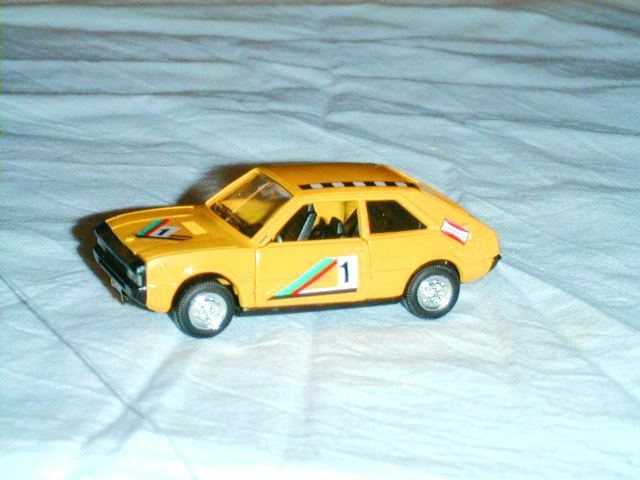 FIAT 1200 COUPE in scala 1:43
