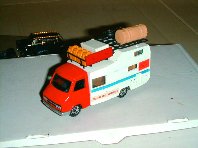 CAMPER
