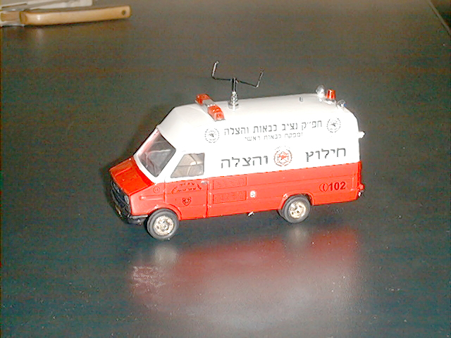 IVECO DAILY 1:43 scale