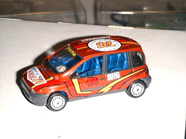FIAT 600 MULTIPLA in scala 1:43