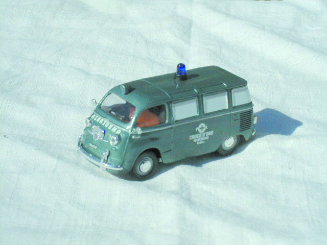 AMBULANZE in scala 1:43