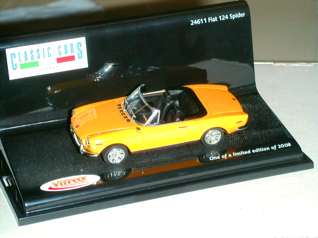 FIAT 124 CABRIO 1:43 scale