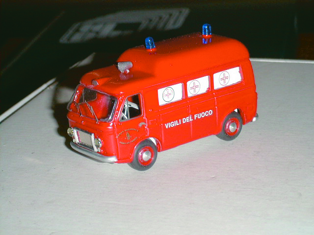 FIAT AMBULANZE 1:43 scale