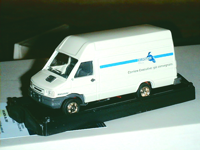 IVECO DAILY in scala 1:43