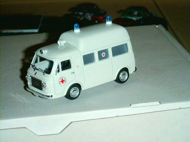 FIAT AMBULANZE 1:43 scale