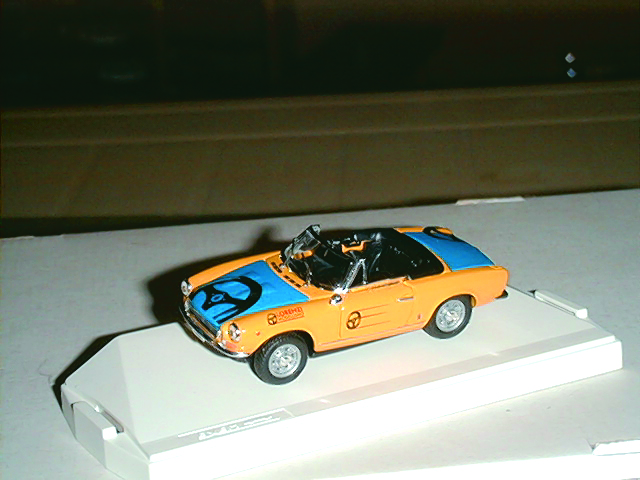 FIAT 124 CABRIO in scala 1:43