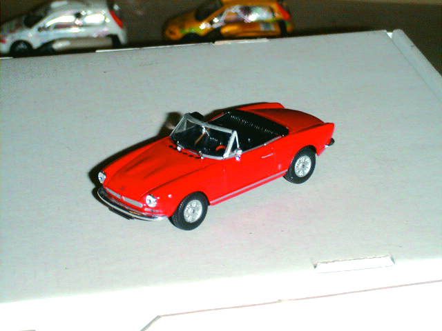 FIAT 124 CABRIO in scala 1:43
