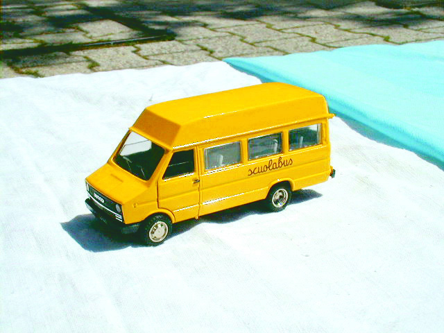 IVECO DAILY in scala 1:43