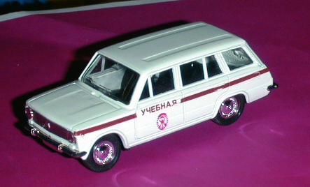 FIAT 124 FAMILIARE in scala 1:43