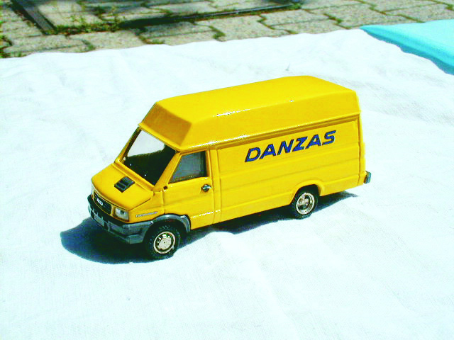 IVECO DAILY 1:43 scale