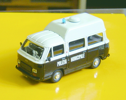 FIAT 900 T 1:43 scale