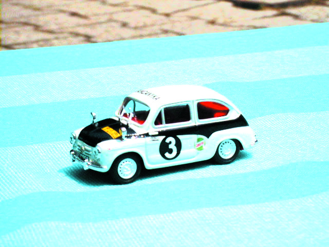 FIAT 850 in scala 1:43