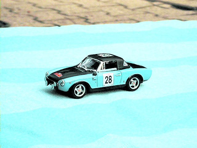 SEAT 124 CABRIO 1:43 scale