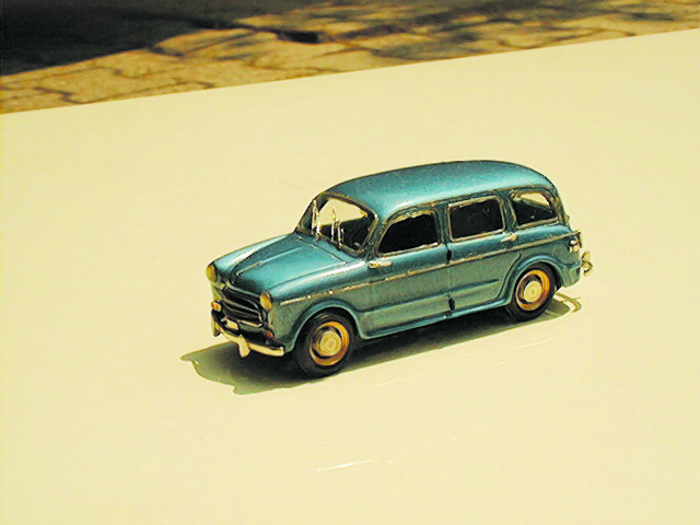 FIAT 128 FAMILIARE in scala 1:43