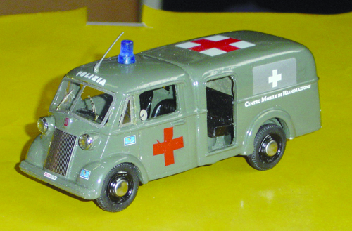 FIAT AMBULANZE in scala 1:43