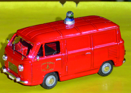 FIAT 900 T in scala 1:43