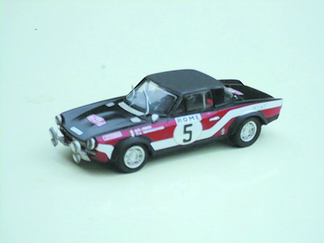 124 CABRIO 1:43 scale