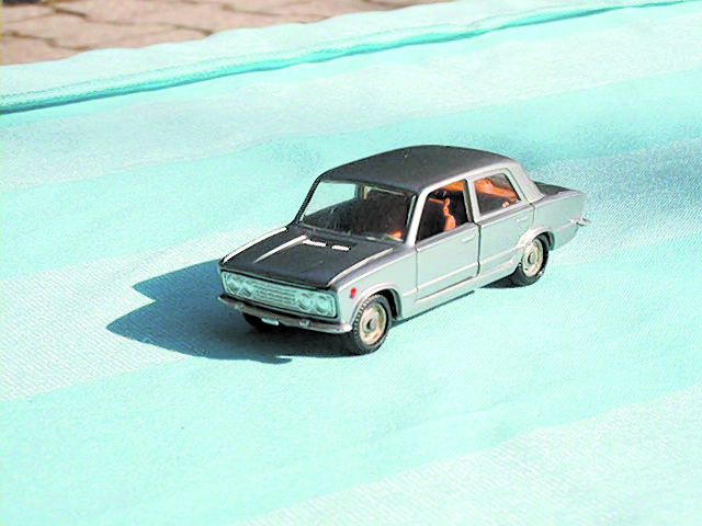 FIAT 124 in scala 1:43